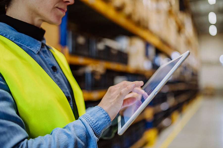 How Logistics and Warehouse Teams Can Use and Benefit from AI